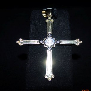http://www.joyeriascuetara.com/184-thickbox/cruz-de-oro-y-brillantes.jpg