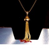 Gargantilla de oro y coral.