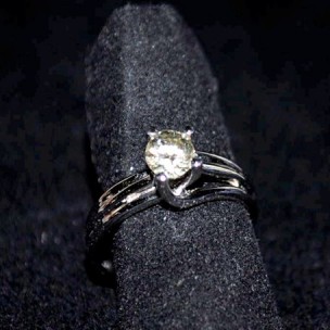 http://www.joyeriascuetara.com/208-thickbox/sortija-oro-blanco.jpg