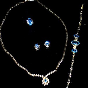 http://www.joyeriascuetara.com/210-thickbox/conjunto-oro-brillantes-y-agua-marina.jpg
