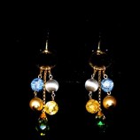 Pendientes oro y pedreria.