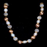 Gargantilla oro y piedras.