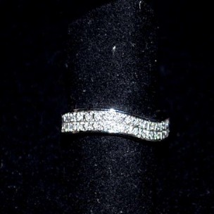 http://www.joyeriascuetara.com/241-thickbox/sortija-oro-blanco-y-brillantes.jpg