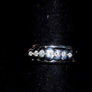 http://www.joyeriascuetara.com/242-thickbox/sortija-oro-blanco-y-brillantes.jpg