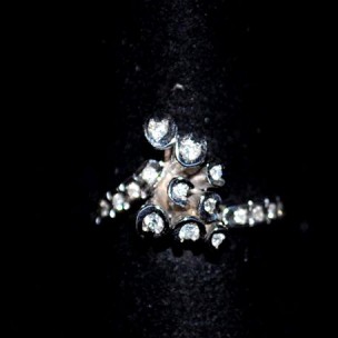 http://www.joyeriascuetara.com/247-thickbox/sortija-oro-blanco-y-brillantes.jpg