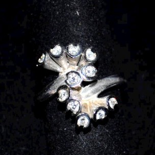 http://www.joyeriascuetara.com/249-thickbox/sortija-de-oro-blanco-y-brillantes.jpg