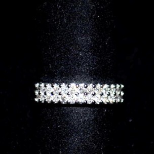 http://www.joyeriascuetara.com/251-thickbox/sortija-de-oro-blanco-y-brillantes.jpg