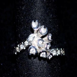 http://www.joyeriascuetara.com/259-thickbox/sortija-de-oro-blanco-y-brillantes.jpg