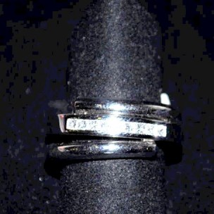 http://www.joyeriascuetara.com/260-thickbox/sortija-de-oro-blanco-y-brillantes.jpg