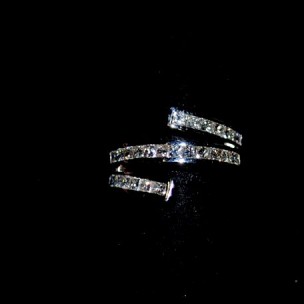 http://www.joyeriascuetara.com/261-thickbox/sortija-de-oro-blanco-y-brillantes.jpg
