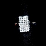 Sortija de oro blanco y brillantes.