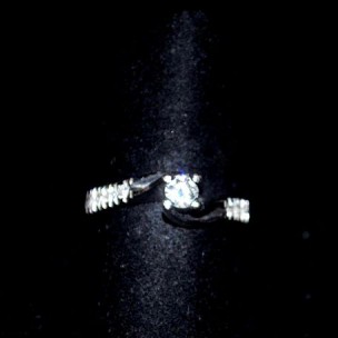 http://www.joyeriascuetara.com/264-thickbox/sortija-de-oro-blanco-y-brillantessolitario.jpg