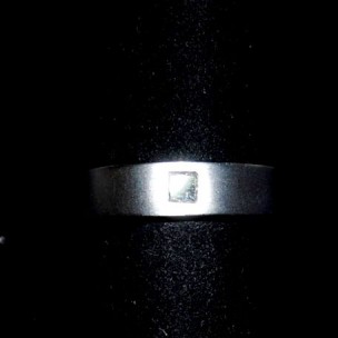 http://www.joyeriascuetara.com/267-thickbox/sortija-de-oro-blanco-y-brillantesalianza.jpg