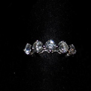 http://www.joyeriascuetara.com/274-thickbox/sortija-de-oro-blanco-y-brillantes.jpg