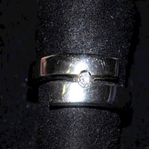 http://www.joyeriascuetara.com/275-thickbox/sortija-en-oro-blanco-y-brillantes.jpg