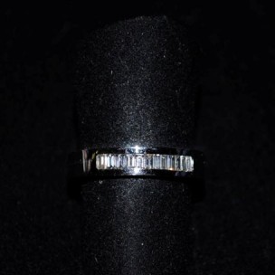 http://www.joyeriascuetara.com/279-thickbox/sortija-en-oro-blanco-y-brillantes.jpg